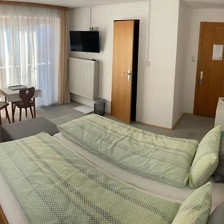 Haus Grunstein Homestay *